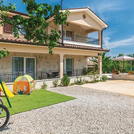 Awesome In With Kitchen Holiday home