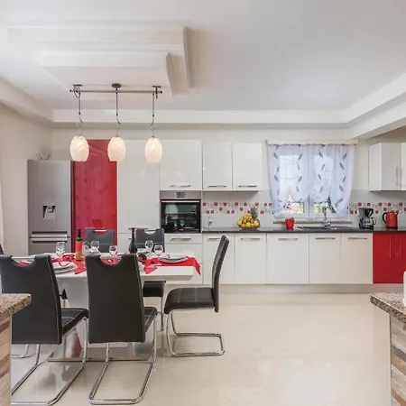 Awesome In With Kitchen Holiday home
